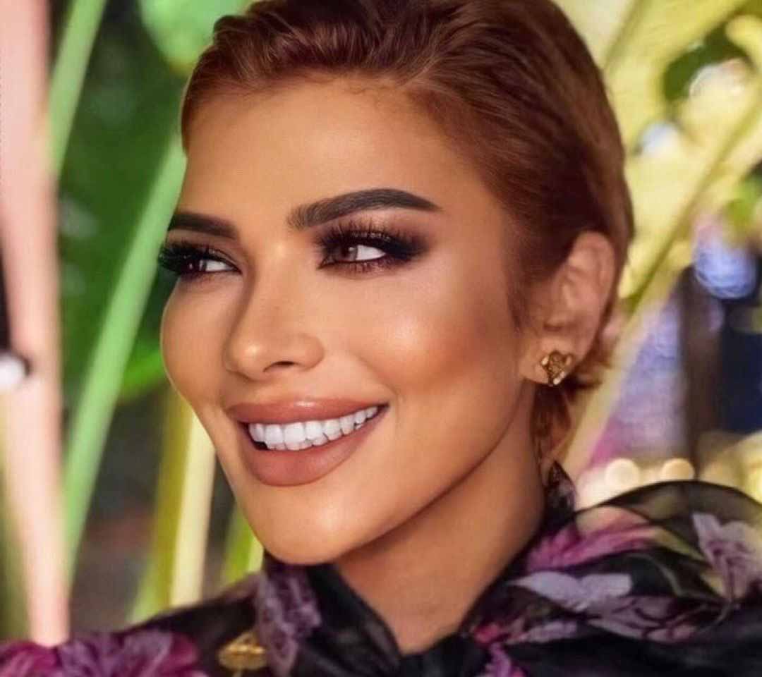 Assala-Nasri-is-a-Syrian-singer-who-is-known-for-her-amazing-smile