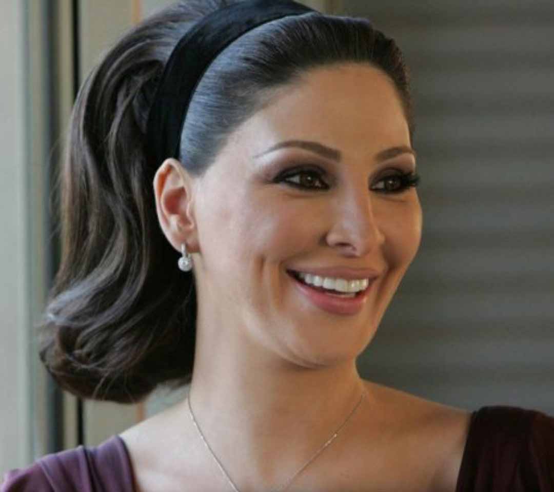 Elissa-is-a-singer-from-Lebanon.-She-is-known-for-her-beautiful-smile,
