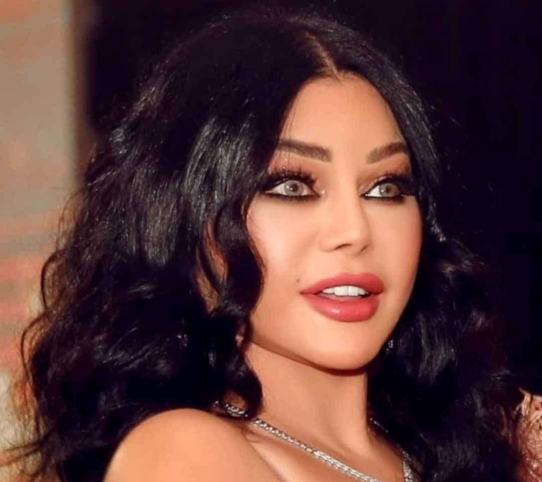 The-singer-Haifa-Wehbe-is-known-for-her-beautiful-smile